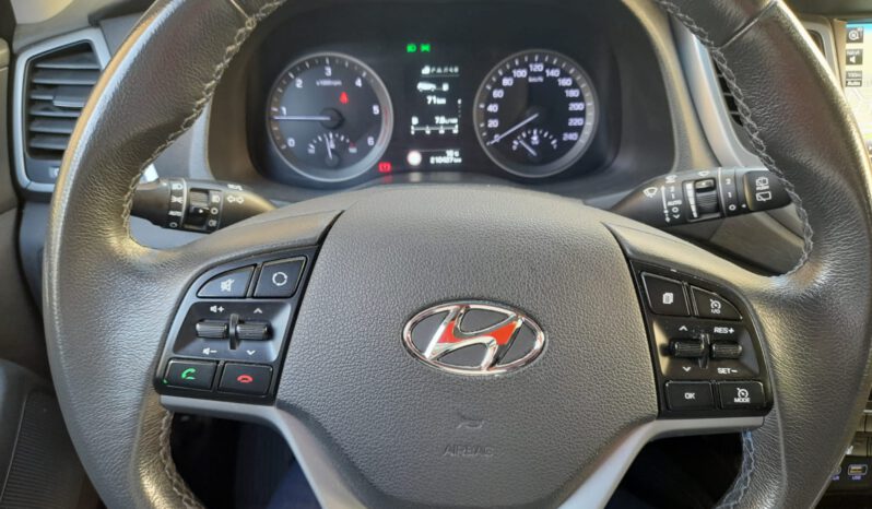 HYUNDAI TUCSON 1.7 XPOSSIBLE pieno